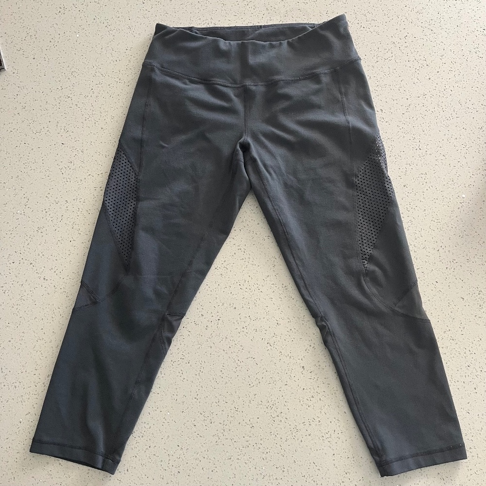 ZELLA Grey Capri Leggings with Mesh Venting